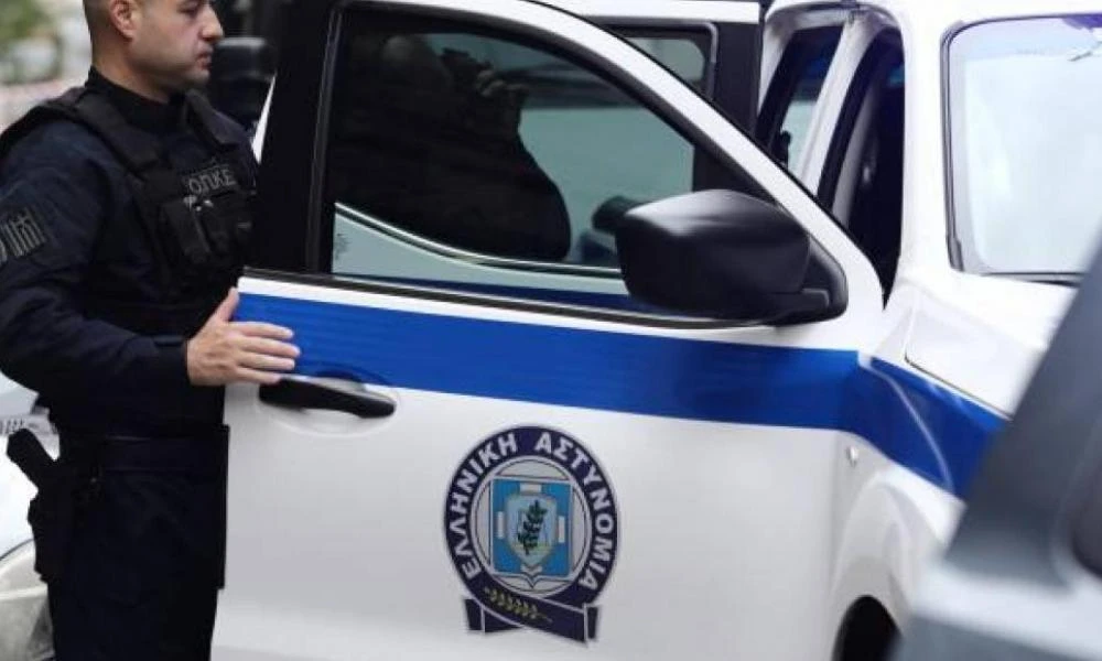 Πτολεμαΐδα: Νεαρός επιτέθηκε σε αστυνομικούς όταν τον συνέλαβαν για φθορά αυτοκινήτου